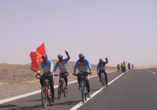 “自行车英雄汇”穿越阿拉善腾格里沙漠骑游文化节圆满落幕